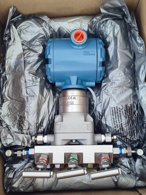 Rosemount 3051s differential pressure transmitter is a kind of intelligent pressure sensor, which has the characteristics of high precision, fast response and strong reliability, and is widely used in industrial site liquid level and flow control. Compact design, with a unique shape, the body adopts compact structure and stainless steel shell, in order to adapt to the small installation space and ensure its waterproof, dustproof, corrosion resistance and other characteristics. The structured design of the silicon press core enables the 3051S high precision transmitter to accurately measure pressure changes under different media. It has high precision digital signal processing and large capacity non-volatile memory, and can use a variety of sampling methods and linear compensation algorithm, quickly calculate the standard signal output. At the same time, with a new type of intelligent self-correction function, according to the field situation timely adjustment parameters and automatic temperature compensation due to temperature changes, to achieve more accurate and stable measurement accuracy. Rosemount 3051s differential pressure transmitter is a kind of intelligent pressure sensor, which has the characteristics of high precision, fast response and strong reliability, and is widely used in industrial site liquid level and flow control. Compact design, with a unique shape, the body adopts compact structure and stainless steel shell, in order to adapt to the small installation space and ensure its waterproof, dustproof, corrosion resistance and other characteristics. The structured design of the silicon press core enables the 3051S high precision transmitter to accurately measure pressure changes under different media. It has high precision digital signal processing and large capacity non-volatile memory, and can use a variety of sampling methods and linear compensation algorithm, quickly calculate the standard signal output. At the same time, with a new type of intelligent self-correction function, according to the field situation timely adjustment parameters and automatic temperature compensation due to temperature changes, to achieve more accurate and stable measurement accuracy.